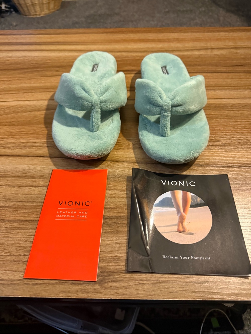Vionic Women's Mint Plush Thong Slippers